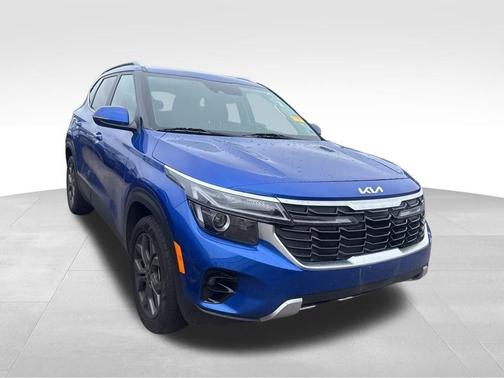 Blue 2024 Kia Seltos S