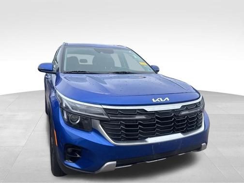 Blue 2024 Kia Seltos S