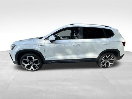 Pure White 2022 Volkswagen Taos 1.5T SEL
