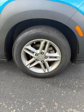 Green 2023 Hyundai KONA SE