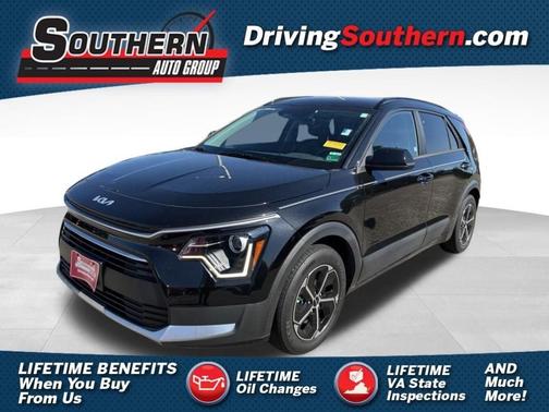 Black 2023 Kia Niro LX