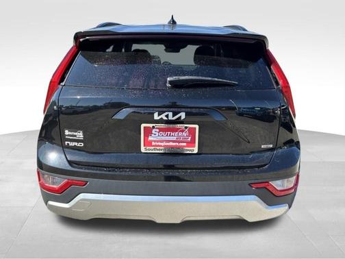 Black 2023 Kia Niro LX