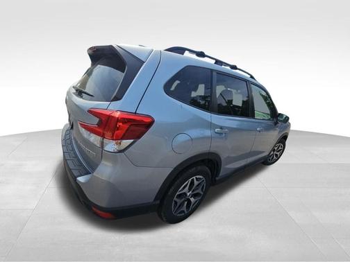 Ice Silver Metallic 2021 Subaru Forester Premium