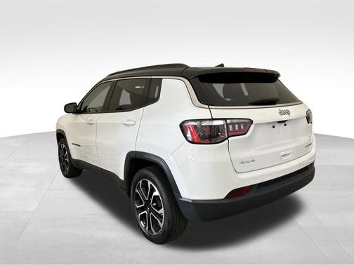 White 2022 Jeep Compass Limited