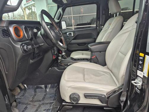 Black 2022 Jeep Gladiator Mojave