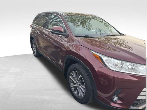 Red 2019 Toyota Highlander XLE