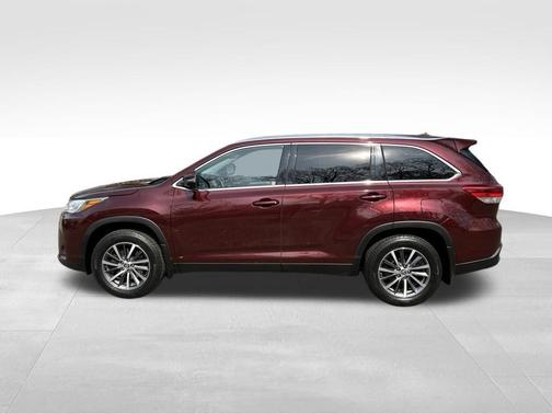 Red 2019 Toyota Highlander XLE