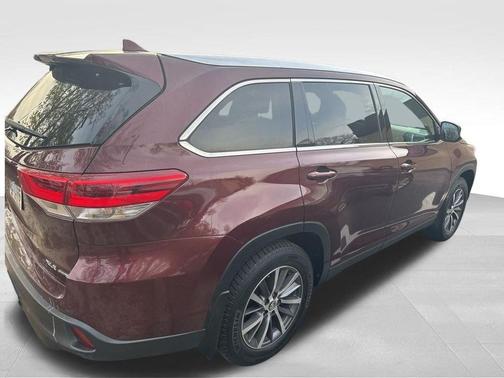 Red 2019 Toyota Highlander XLE