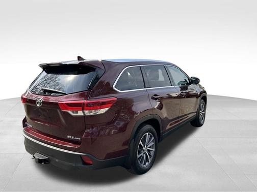 Red 2019 Toyota Highlander XLE
