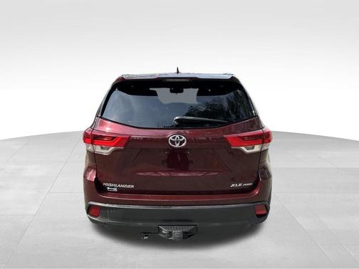 Red 2019 Toyota Highlander XLE
