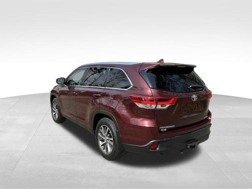 Red 2019 Toyota Highlander XLE