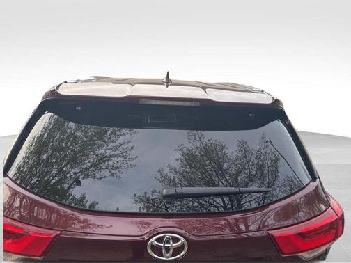 Red 2019 Toyota Highlander XLE