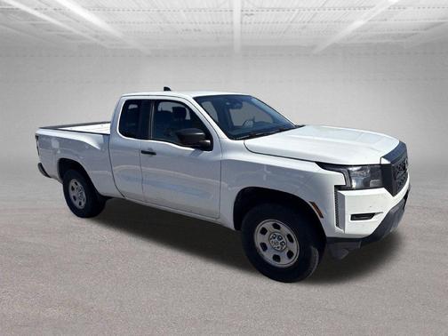 White 2022 Nissan Frontier S