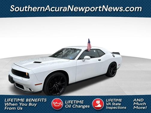 White 2018 Dodge Challenger SXT