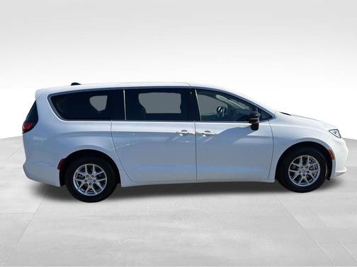 2024 Chrysler Pacifica Touring-L