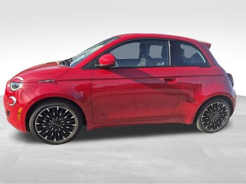 2024 FIAT 500e Base