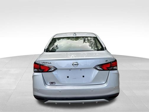 Silver 2021 Nissan Versa 1.6 SV
