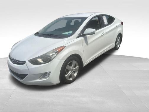 Pearl White 2013 Hyundai ELANTRA GLS