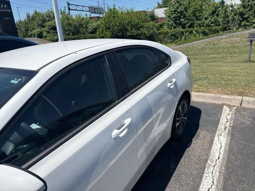 White 2024 Kia Forte LXS