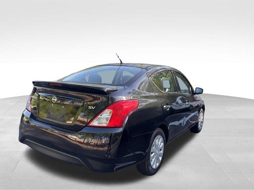 Black 2019 Nissan Versa 1.6 SV