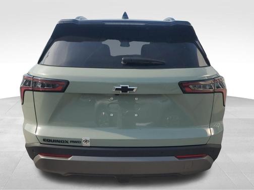 Green 2025 Chevrolet Equinox LT
