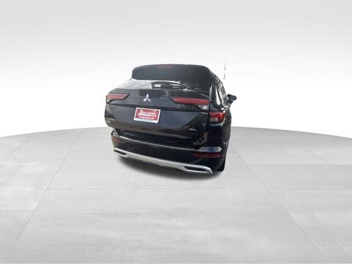 Gray 2024 Mitsubishi Outlander SEL Platinum Edition