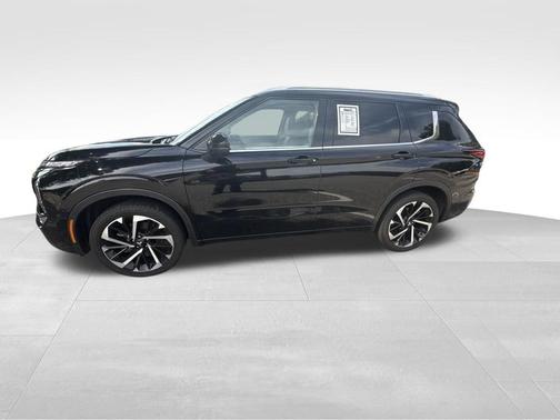 Gray 2024 Mitsubishi Outlander SEL Platinum Edition