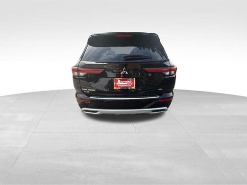 Gray 2024 Mitsubishi Outlander SEL Platinum Edition