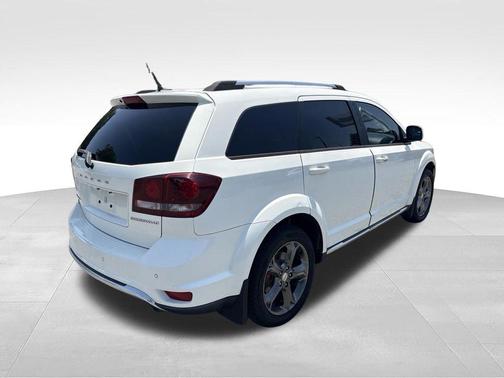 White 2015 Dodge Journey Crossroad