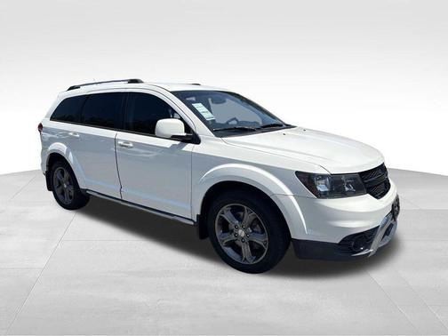 White 2015 Dodge Journey Crossroad