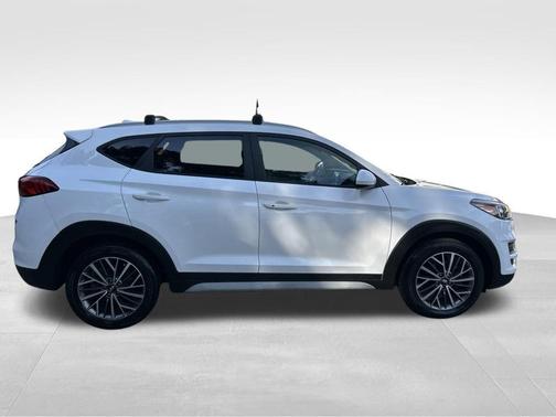 White 2019 Hyundai TUCSON SEL