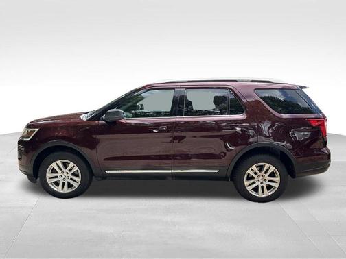 Red 2018 Ford Explorer XLT