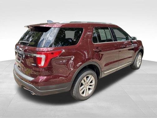 Red 2018 Ford Explorer XLT