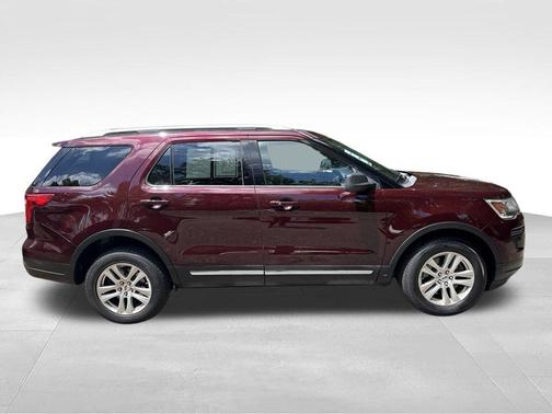 Red 2018 Ford Explorer XLT