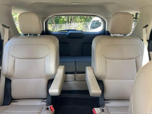 Green 2023 Ford Explorer Limited