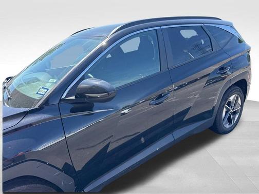 Black 2025 Hyundai TUCSON SEL