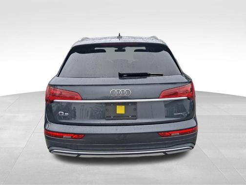 Manhattan Gray Metallic 2021 Audi Q5 40 Premium Plus