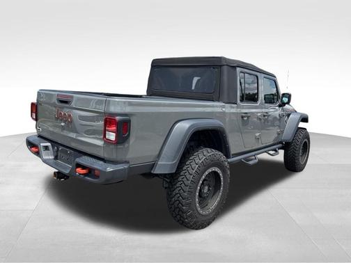 Gray 2022 Jeep Gladiator Mojave