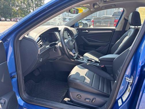 Rising Blue Metallic 2023 Volkswagen Jetta 1.5T SE