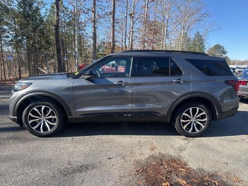 Gray 2025 Ford Explorer ST-Line