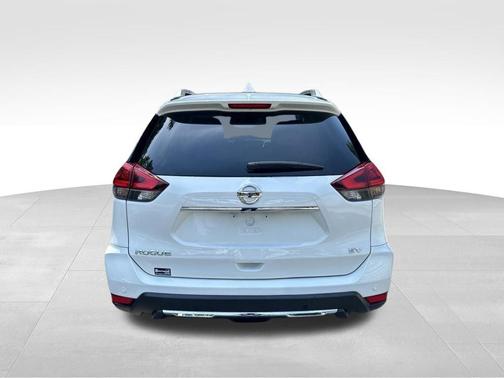 White 2019 Nissan Rogue SV