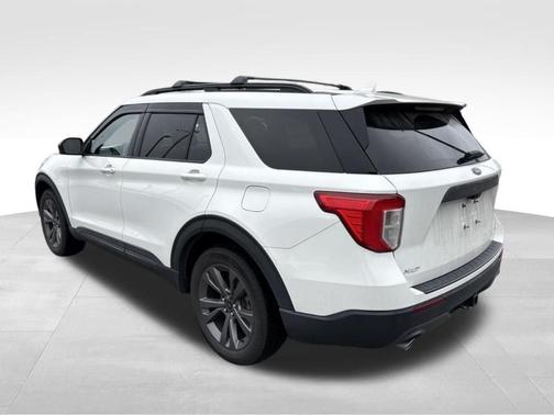 White 2022 Ford Explorer XLT