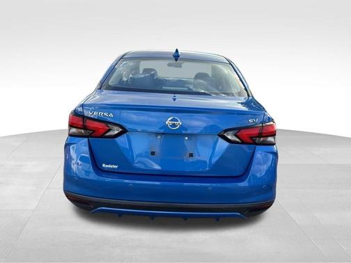 Electric Blue Metallic 2020 Nissan Versa 1.6 SV