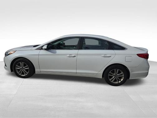 Quartz White Pearl 2016 Hyundai SONATA SE