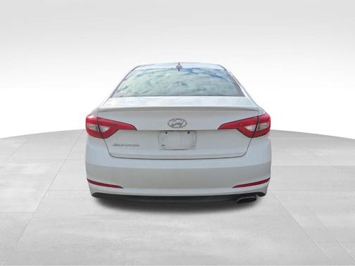 Quartz White Pearl 2016 Hyundai SONATA SE