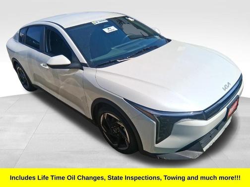 White 2025 Kia K4 EX