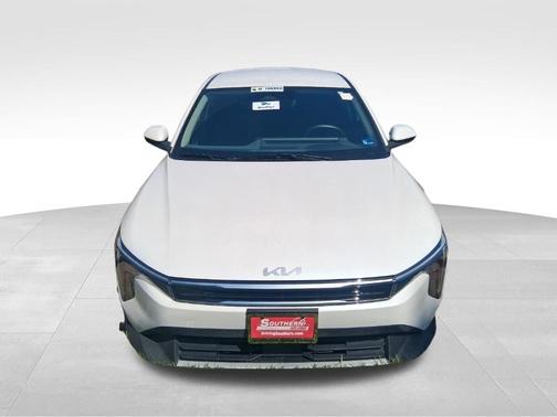 White 2025 Kia K4 EX