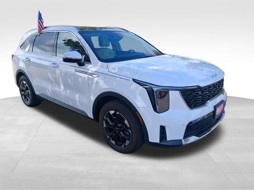 White 2024 Kia Sorento S