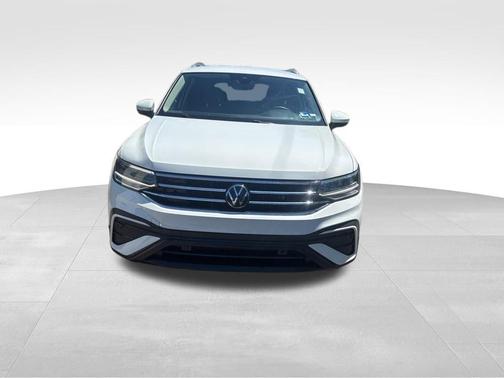 Pure White 2024 Volkswagen Tiguan 2.0T SE