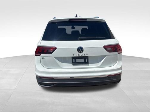Pure White 2024 Volkswagen Tiguan 2.0T SE